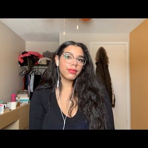 Meet your Posher, Zeina